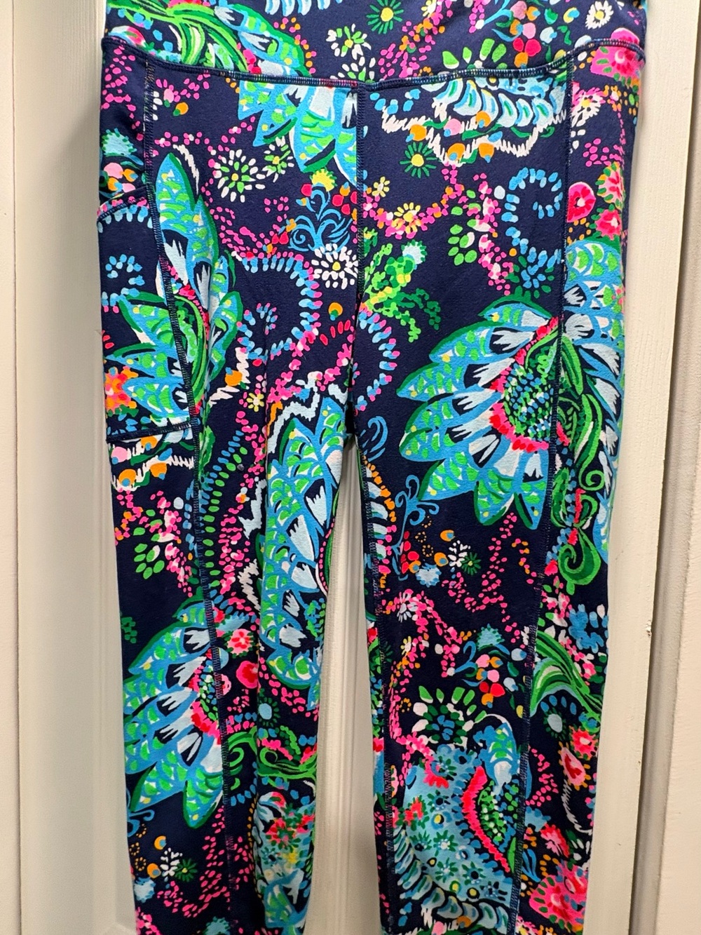 Lilly Pulitzer Women's Navy Floral Print Capri Leggings - Picture 2 of 6